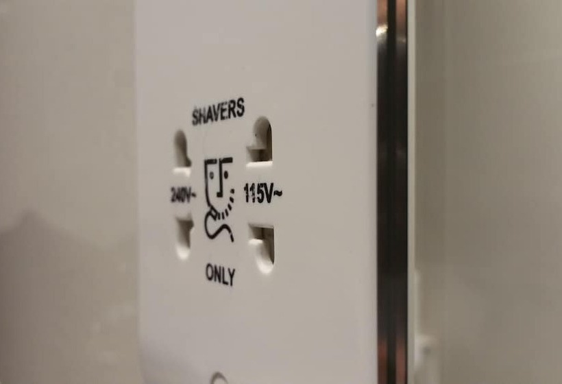 标准单人间, Chester