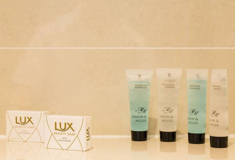 标准单人间, Chester