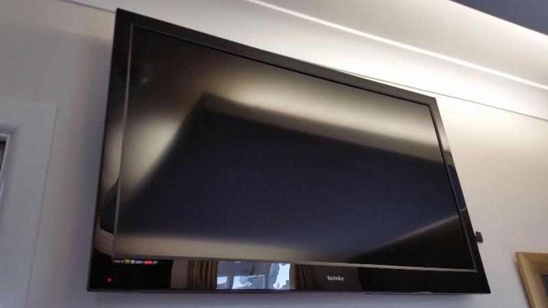 标准单人间, Chester