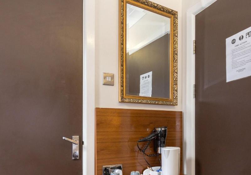 高级大房间, Chester