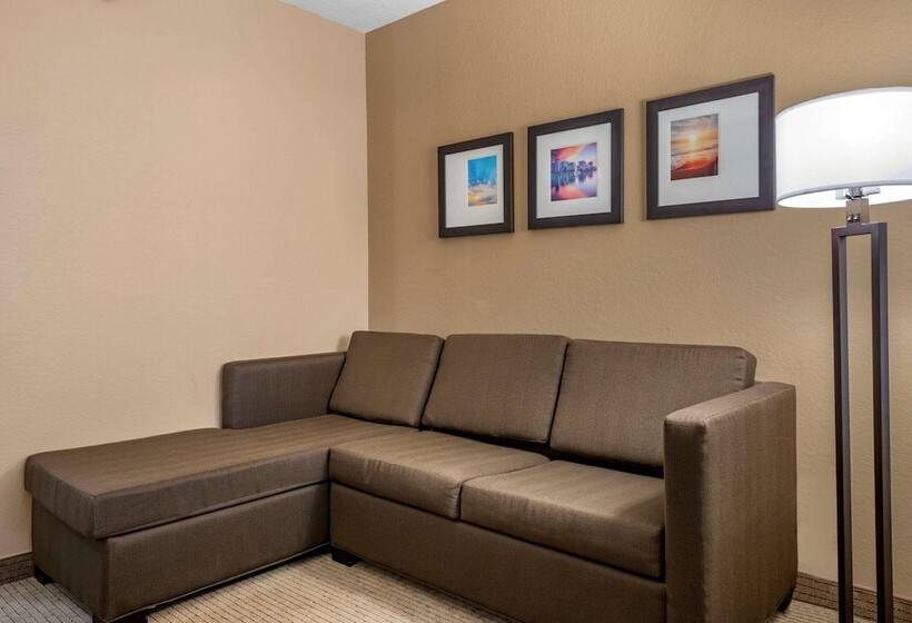 جناح, Comfort Suites Orlando Airport