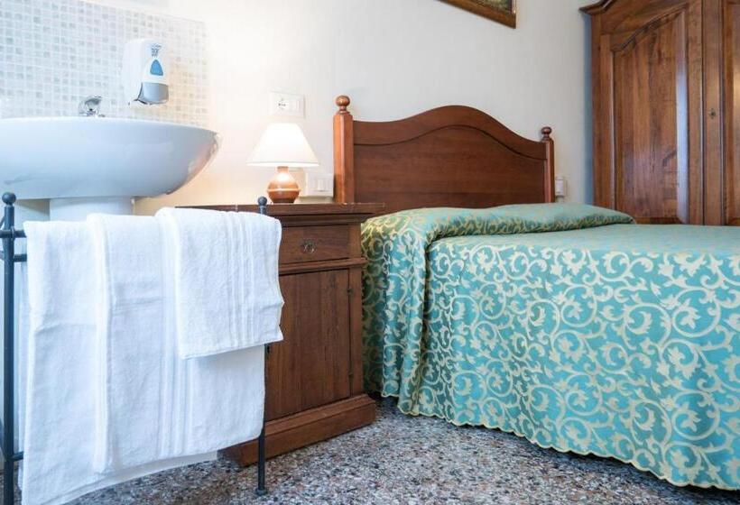 اتاق استاندارد با سرویس بهداشتی مشترک, Corte Canal Venice