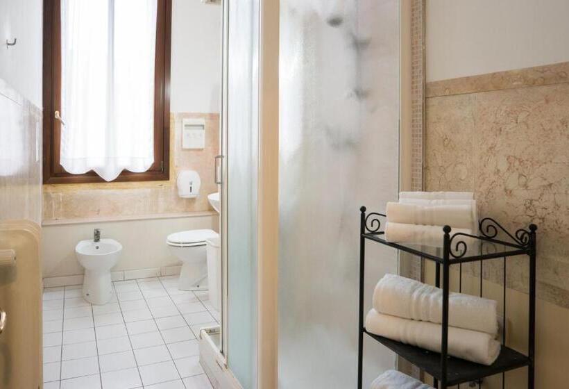 اتاق استاندارد با سرویس بهداشتی مشترک, Corte Canal Venice