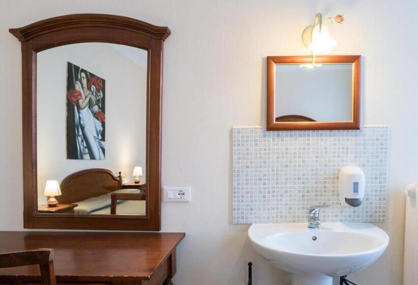 اتاق استاندارد چهارنفره با سرویس بهداشتی مشترک, Corte Canal Venice