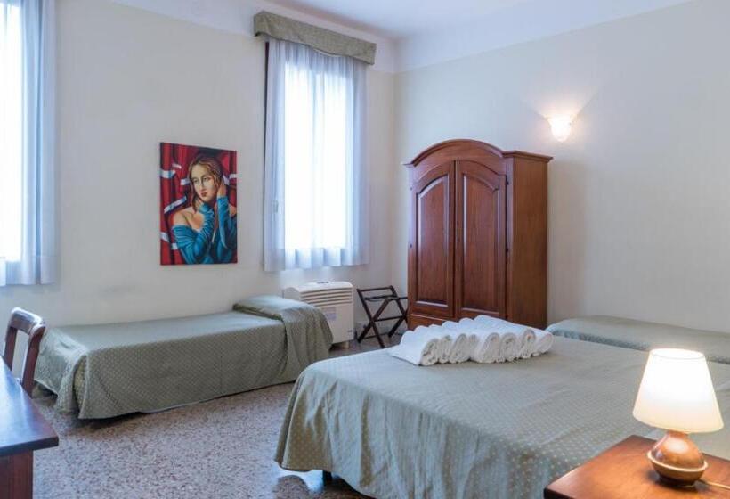 اتاق استاندارد چهارنفره با سرویس بهداشتی مشترک, Corte Canal Venice