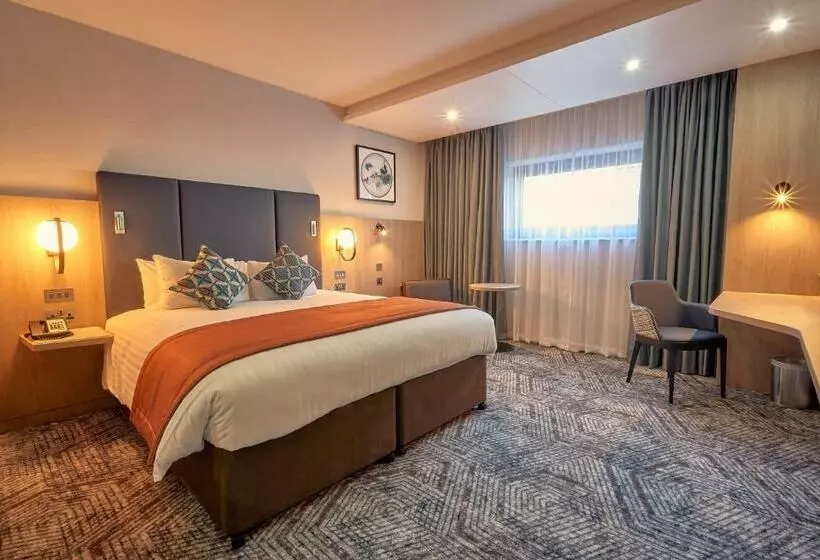 キングサイズベッドのエクゼクティブルーム, Crowne Plaza Reading East