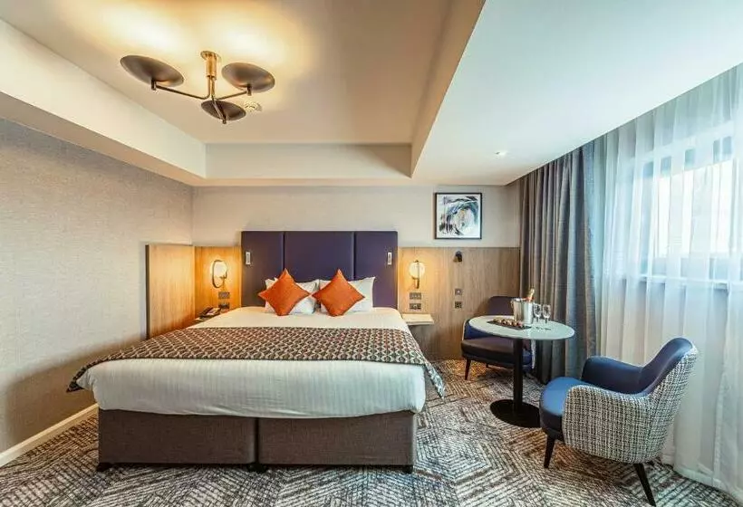 キングサイズベッドのエクゼクティブルーム, Crowne Plaza Reading East