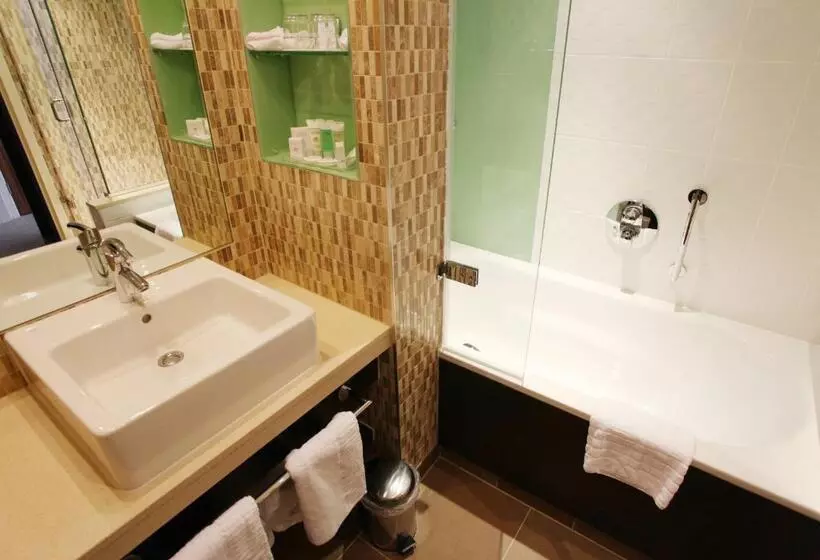 キングサイズベッドのエクゼクティブルーム, Crowne Plaza Reading East