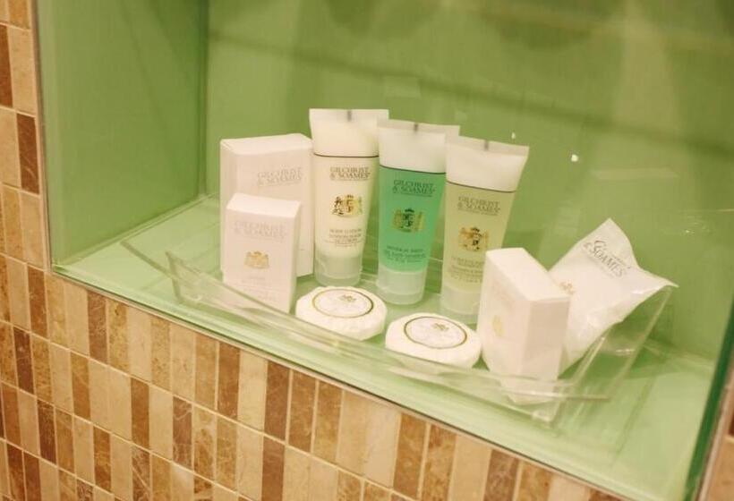 이그제큐티브 룸 킹사이즈 침대, Crowne Plaza Reading East