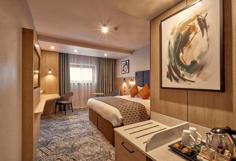 장애인을 위한 킹사이즈 침대 스탠다드 룸, Crowne Plaza Reading East