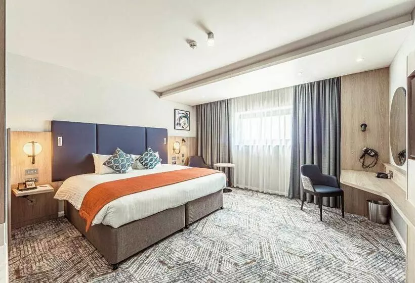 身障者適用キングサイズベッドルーム, Crowne Plaza Reading East