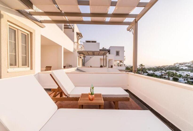 جناح جونيور مطلّ علي البحر, Elementa Boutique Hotel   Adults Only