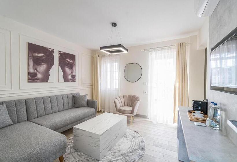 جناح جونيور مطلّ علي البحر, Elementa Boutique Hotel   Adults Only