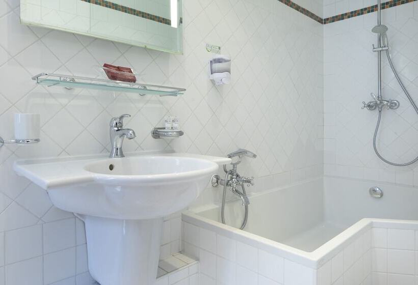 수피리어 룸, Elysees