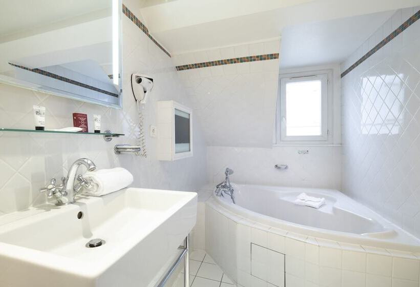 수피리어 룸, Elysees