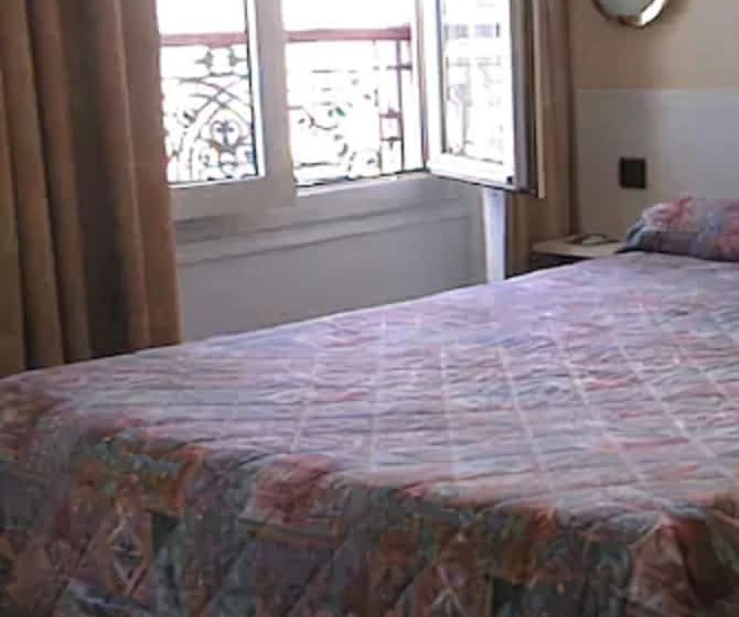 スタンダードルーム, Ferney République