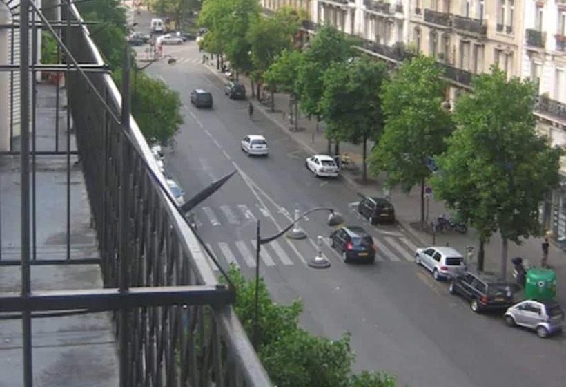 スタンダードトリプルルーム, Ferney République