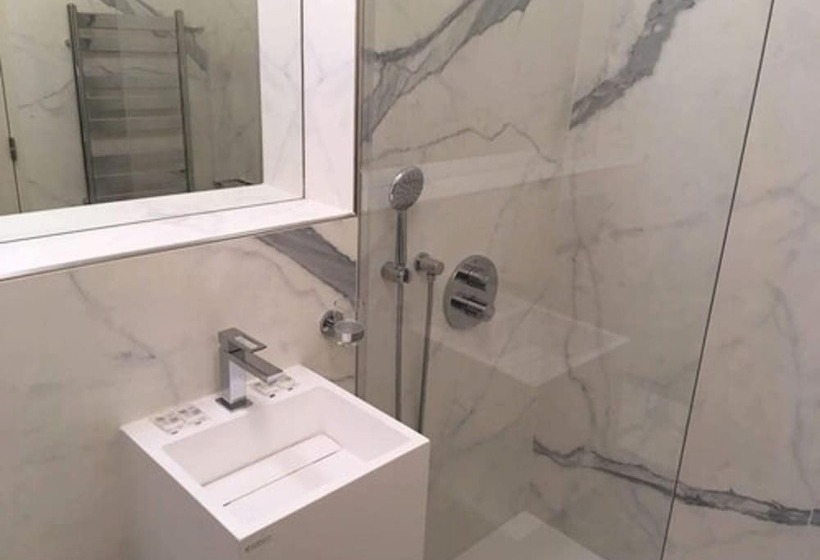 家族用アパートメント, Ferney République