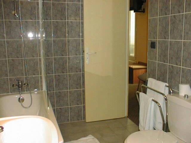 家族用アパートメント, Ferney République