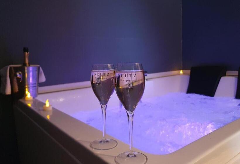 סוויטה עם ג'קוזי, Le Belvédère Hotel Et Bien être