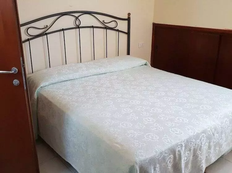 اتاق اکونومی یک تخته, Locanda Salieri