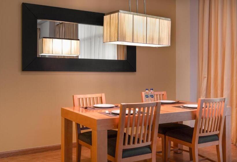 سوییت لوکس, Oaks Liwa Heights Hotel Suites