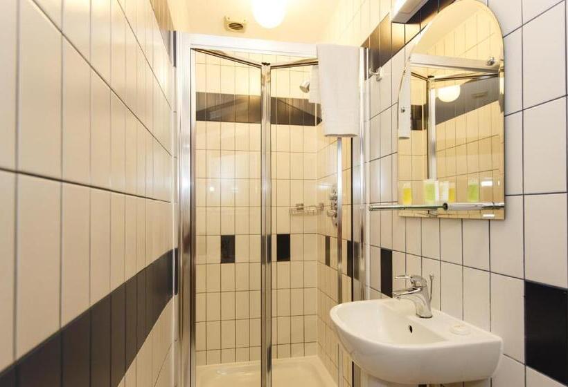 스탠다드 트리플 룸, Regency House