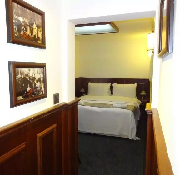 Superior Interior Room, Regency House