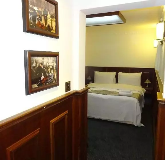 Superior Interior Room, Regency House