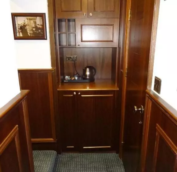 Superior Interior Room, Regency House