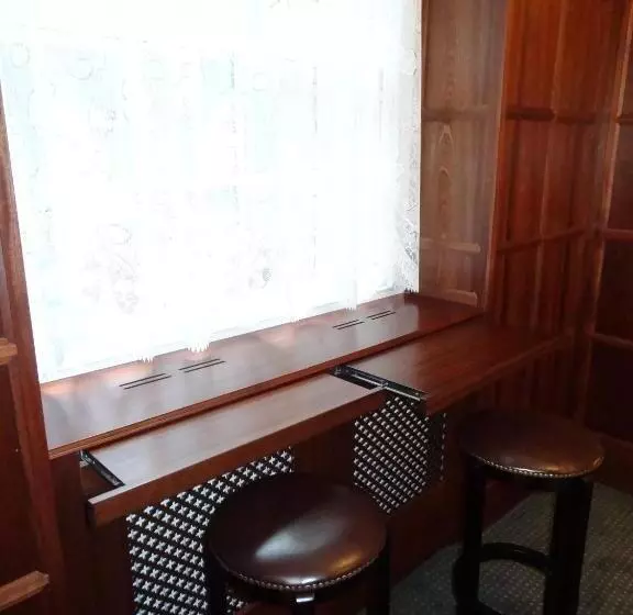 اتاق اجرایی, Regency House
