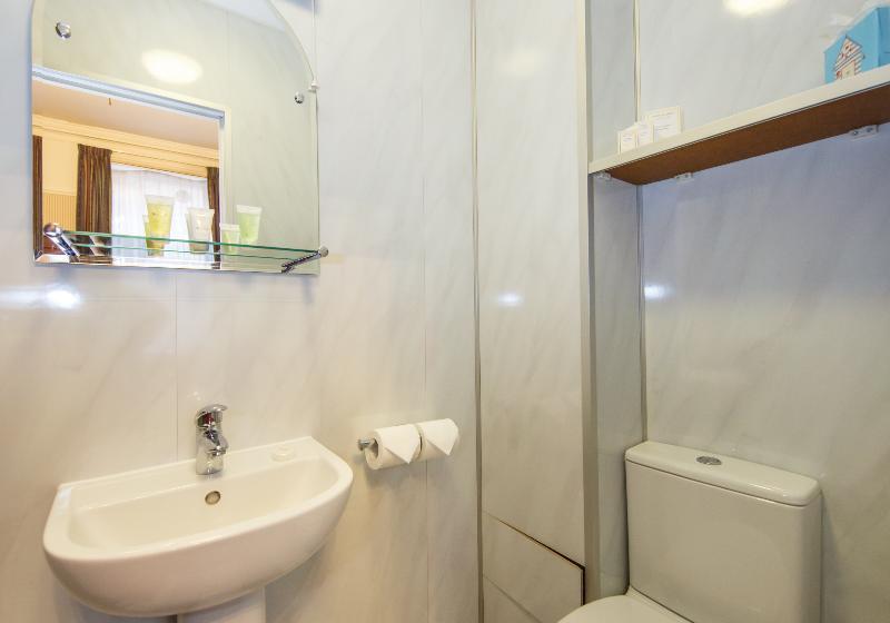 패밀리 룸, Regency House