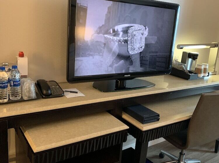 带2个双人床的标准工作室, Sheraton Brooklyn New York