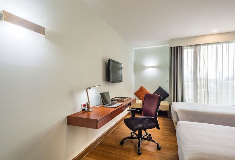 Quarto Superior, Solo, Sukhumvit 2, Bangkok   Sha Extra Plus