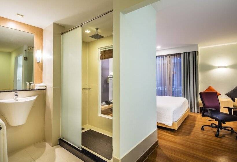 Quarto Superior, Solo, Sukhumvit 2, Bangkok   Sha Extra Plus