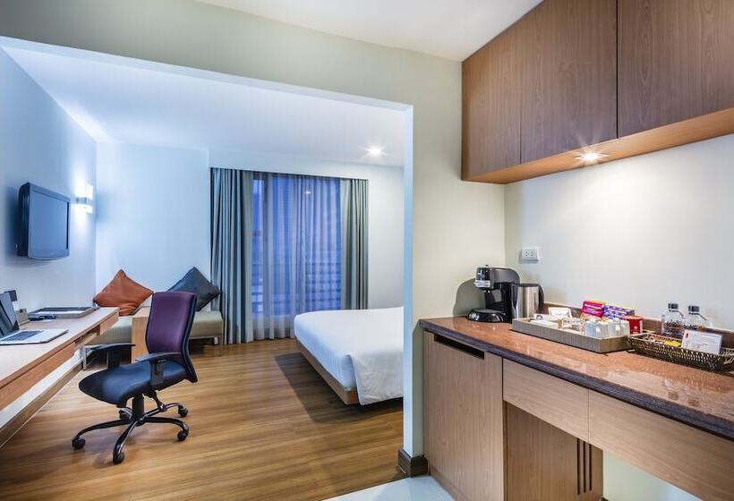 Quarto Deluxe, Solo, Sukhumvit 2, Bangkok   Sha Extra Plus