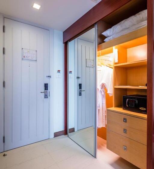 Quarto Deluxe, Solo, Sukhumvit 2, Bangkok   Sha Extra Plus