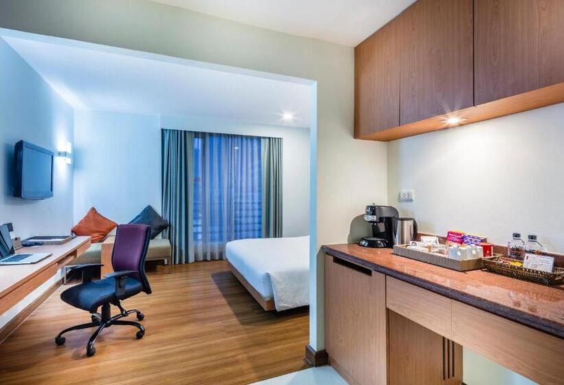 Quarto Deluxe, Solo, Sukhumvit 2, Bangkok   Sha Extra Plus