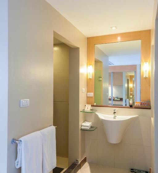 Quarto Deluxe, Solo, Sukhumvit 2, Bangkok   Sha Extra Plus