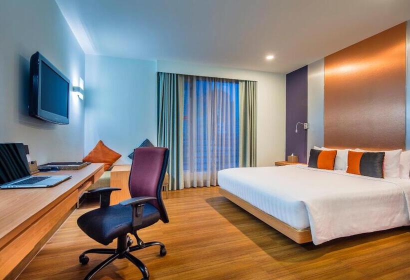 Quarto Deluxe, Solo, Sukhumvit 2, Bangkok   Sha Extra Plus