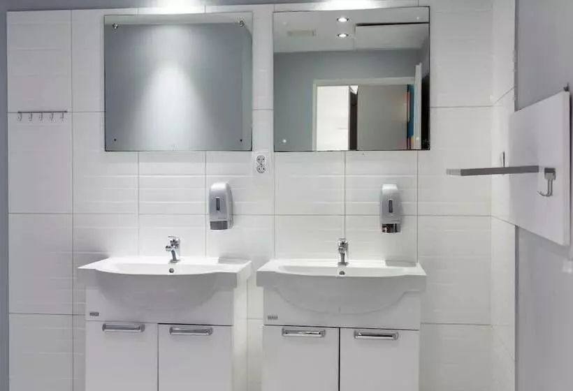 تختخواب در اتاق مشترک, Tatamka Hostel