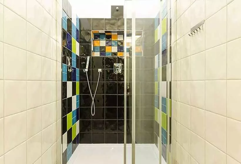 تختخواب در اتاق مشترک, Tatamka Hostel