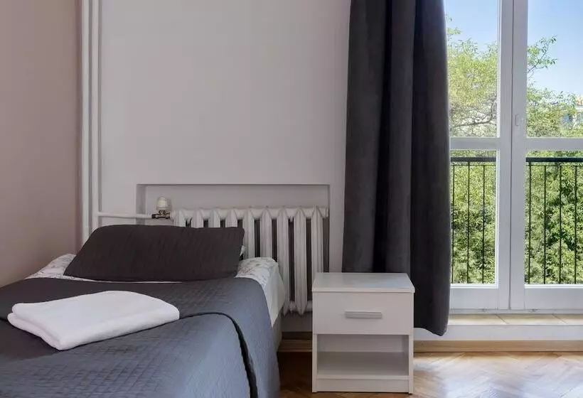 اتاق استاندارد با سرویس بهداشتی مشترک, Tatamka Hostel