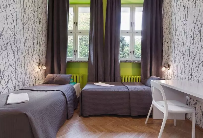 اتاق استاندارد با سرویس بهداشتی مشترک, Tatamka Hostel