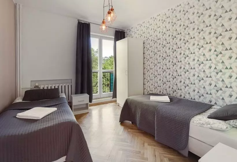 اتاق استاندارد با سرویس بهداشتی مشترک, Tatamka Hostel