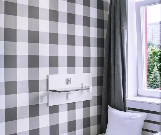 اتاق استاندارد یک تخته با سرویس بهداشتی مشترک, Tatamka Hostel