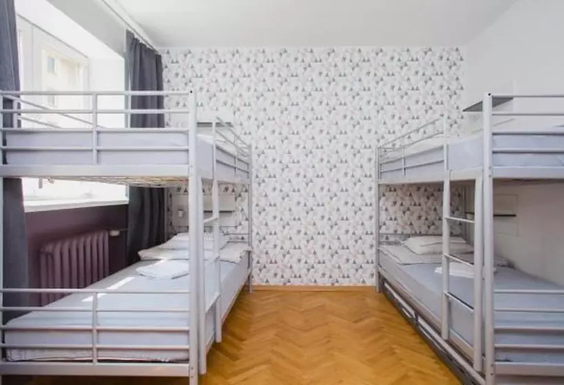 اتاق استاندارد چهارنفره با سرویس بهداشتی مشترک, Tatamka Hostel