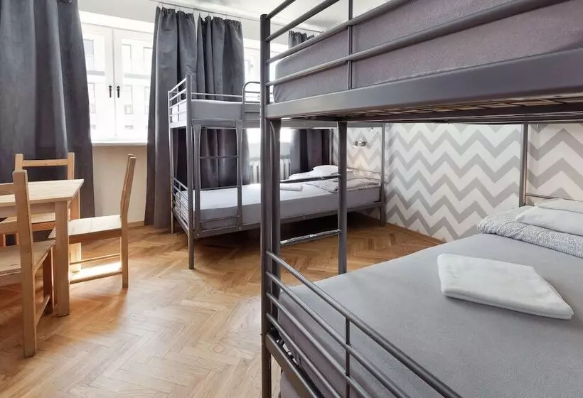 اتاق استاندارد چهارنفره با سرویس بهداشتی مشترک, Tatamka Hostel