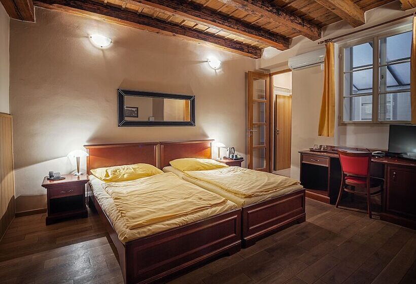 اتاق استاندارد, U Tří Bubnů