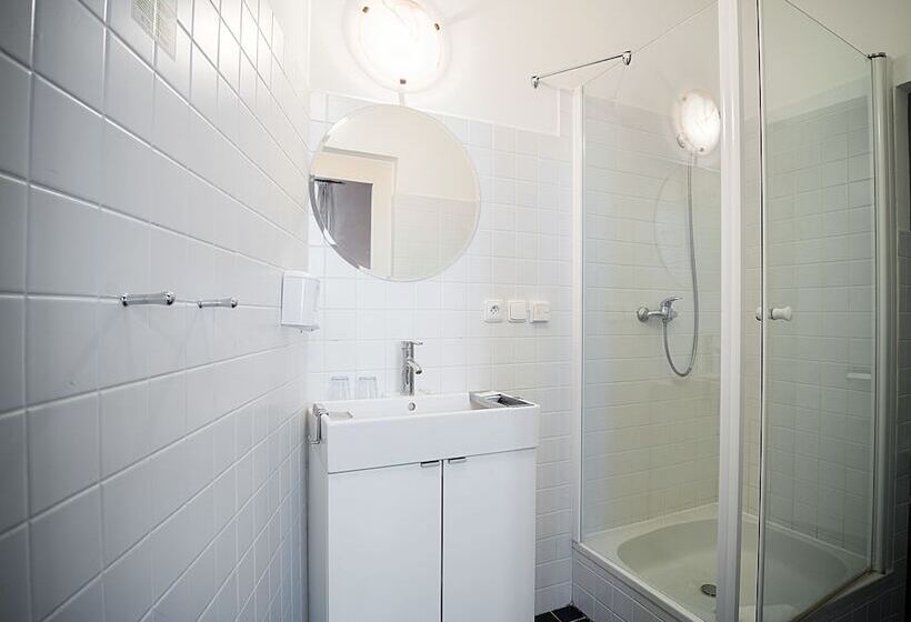 اتاق سوپریور, U Tří Bubnů